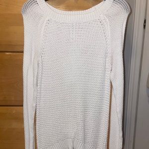 SIMPLE WHITE LONG SLEEVE TOP